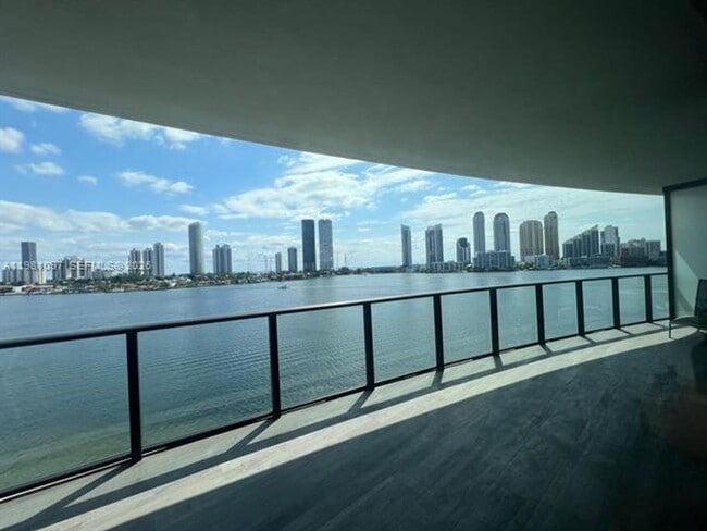 Building Photo - 5500 Island Estates Dr