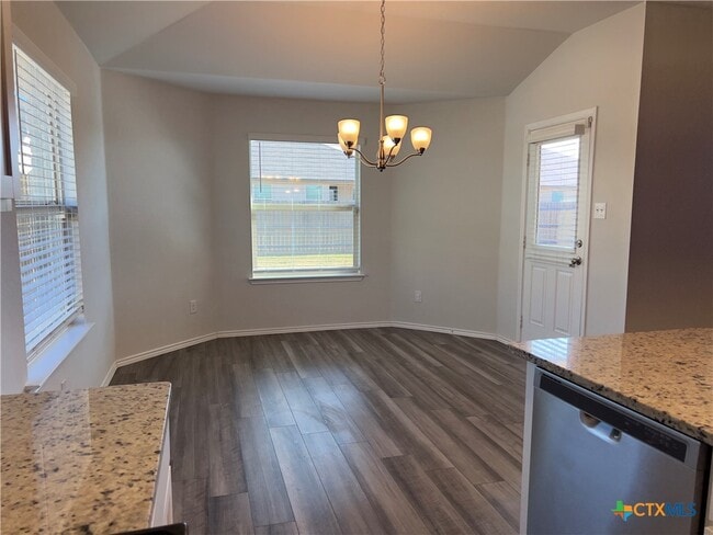 Building Photo - 302 Saddleback Trl