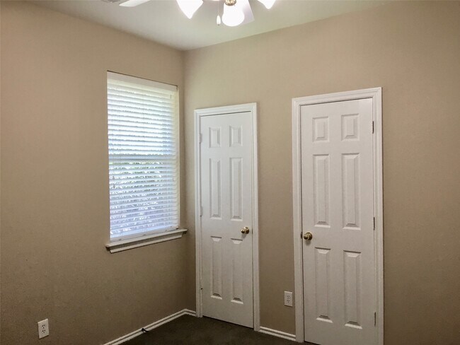 Building Photo - 14 Heron Hollow Ct