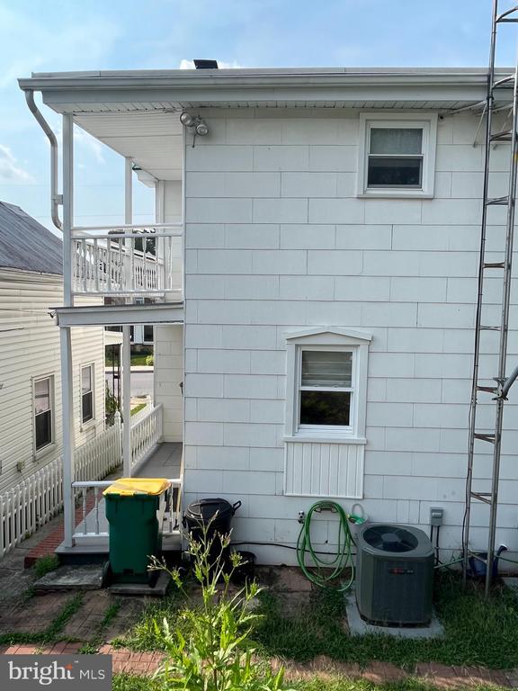 Building Photo - 205 S Potomac St