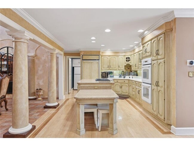 Building Photo - 3 Edina Ct