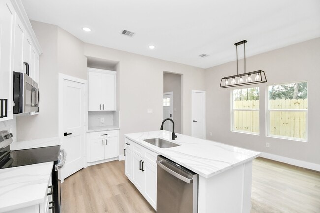 Building Photo - 8409 Sunnyhill St