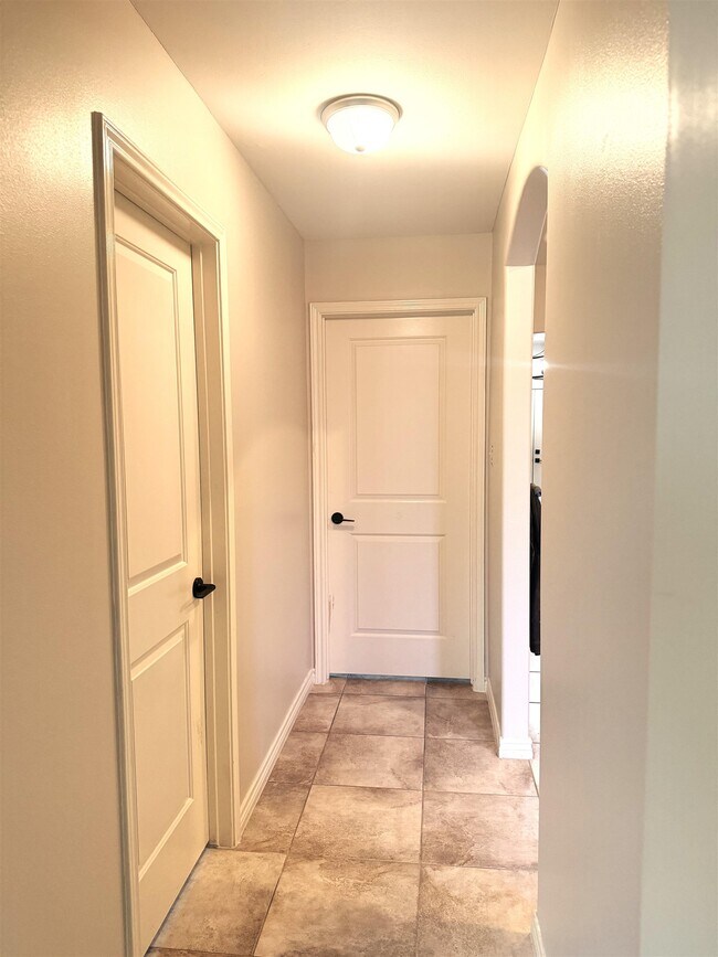 Building Photo - 616 Waxwing Cedar Drive