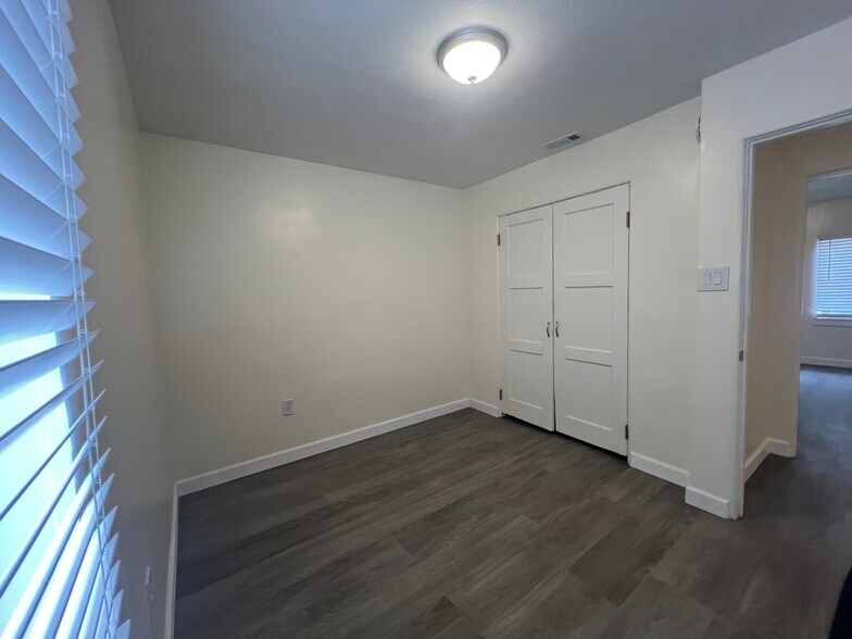 Building Photo - 1241 Kennedy Ave