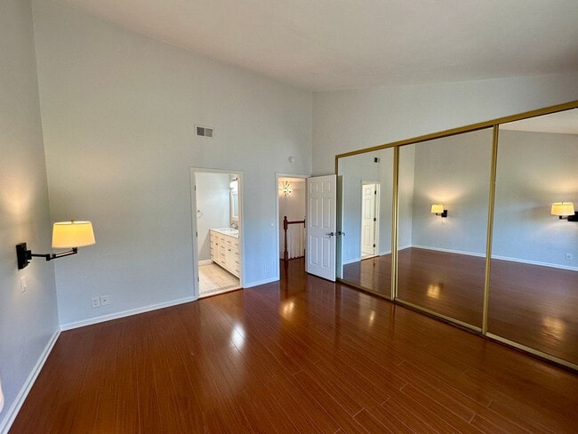 Building Photo - Updated Townhome in Pleasant Almaden Valley Community