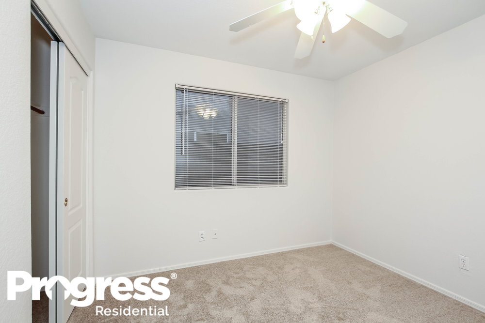 Building Photo - 8547 W Laurel Ln