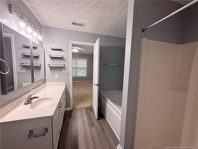 Building Photo - 3342 Harbour Pointe Pl