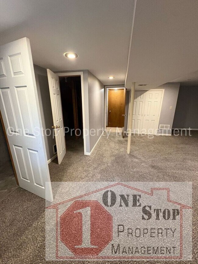 Building Photo - Beautiful 3 Bedroom / 2 Bathroom House in Blue Springs!