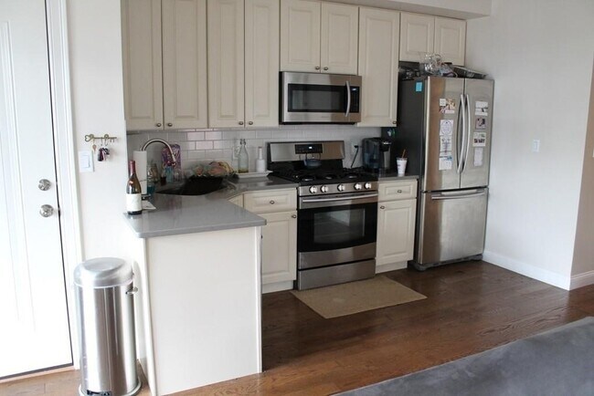 Primary Photo - 22 Woodward St