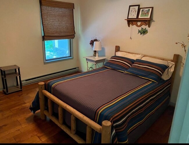 Bedroom - 1 Queen - 276 Crooked Creek Ln
