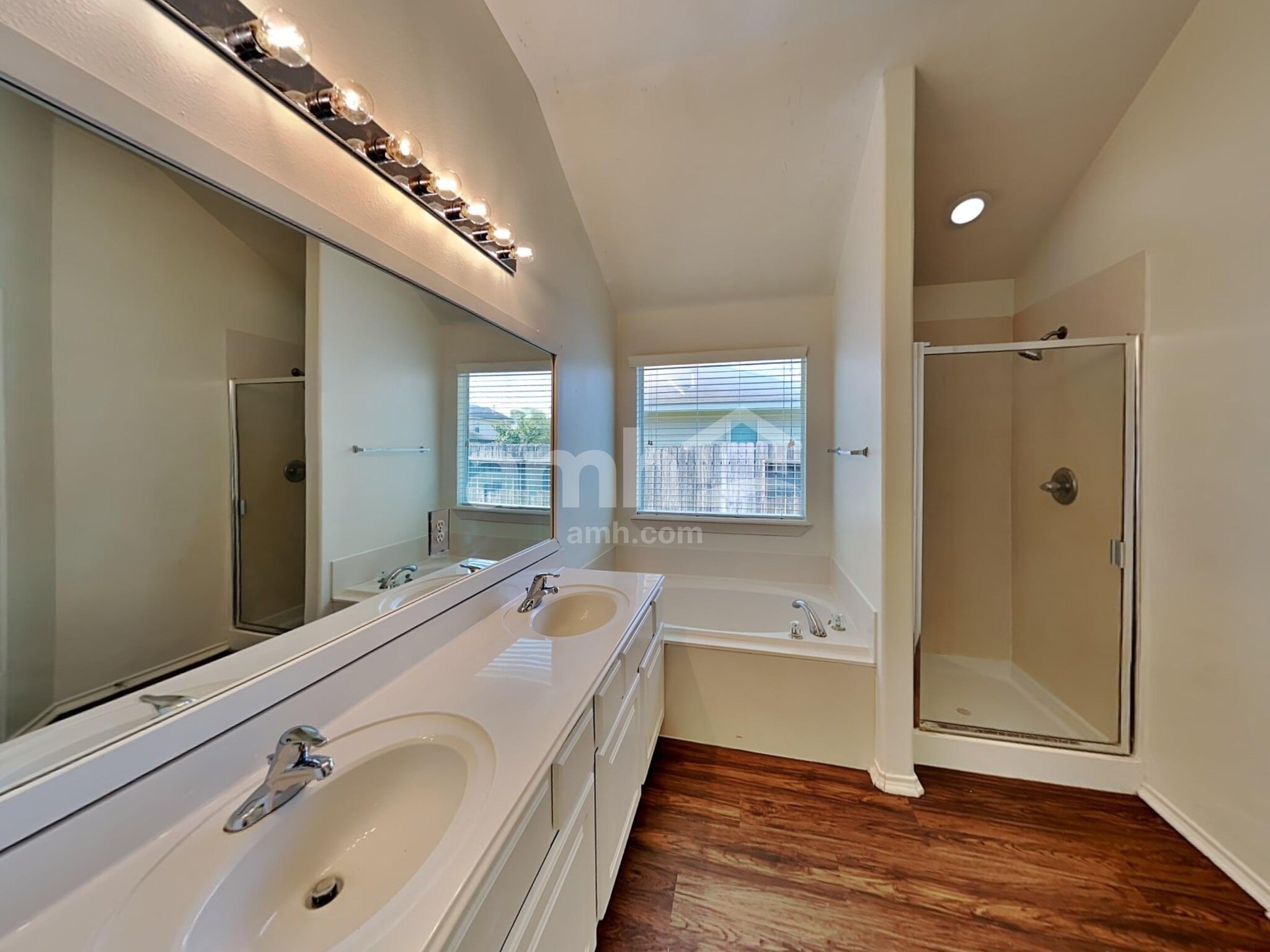 Building Photo - 18413 Sunrise Oaks Ct