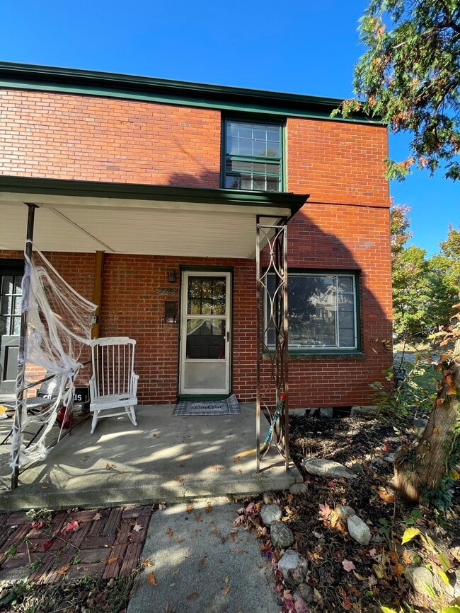 Building Photo - 2563 Medary Ave