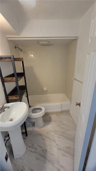 Building Photo - 4461 Highridge St