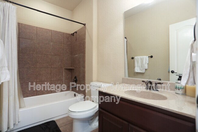Building Photo - 611 Oxalis