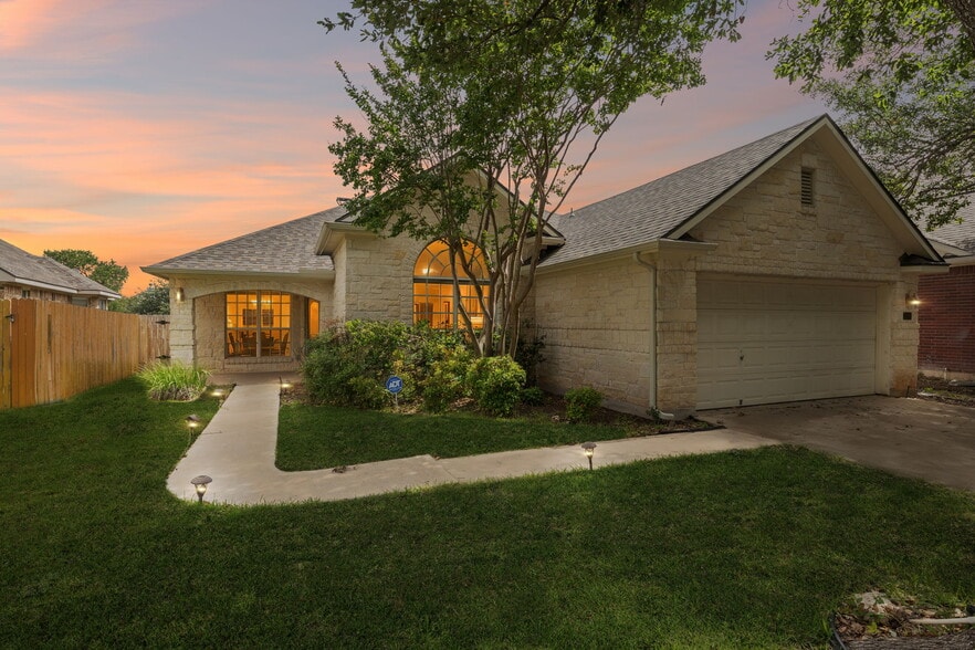 Building Photo - 7206 W Magic Mountain Ln