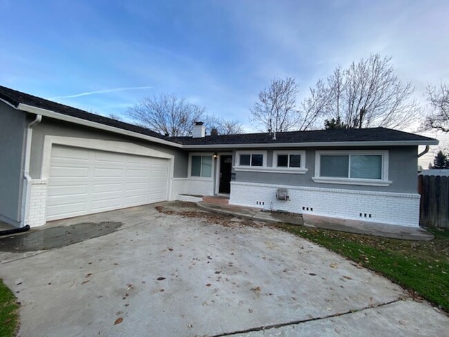 Primary Photo - Single story Bungalow in Central Folsom fo...