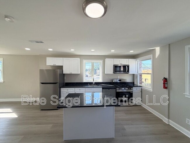 Building Photo - 66 Folcroft Ave