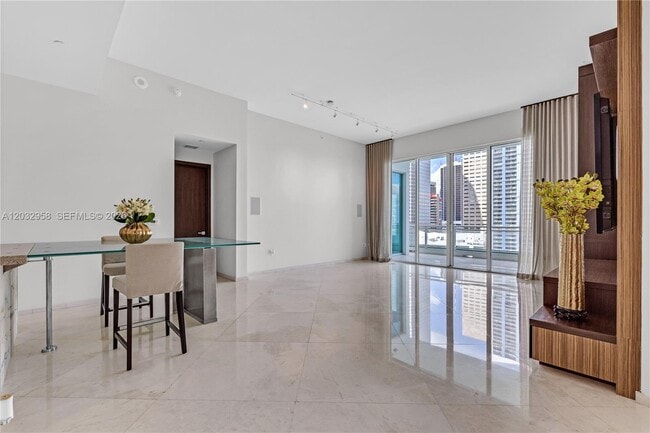 Building Photo - 900 Brickell Key Blvd