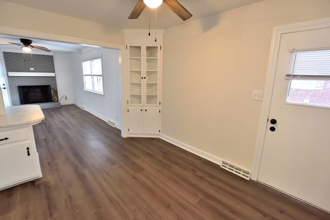 Building Photo - 205 S Mayo St