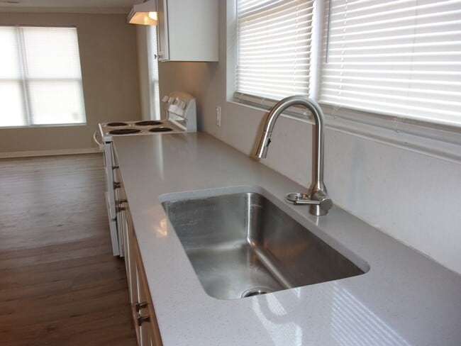 Building Photo - 801 Arlington Ave