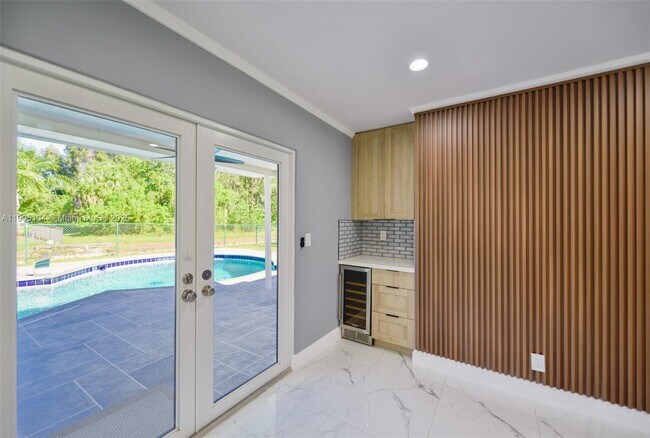 Building Photo - 11811 NW 5th Ct