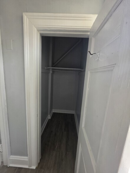 Building Photo - 325 Roseville Ave