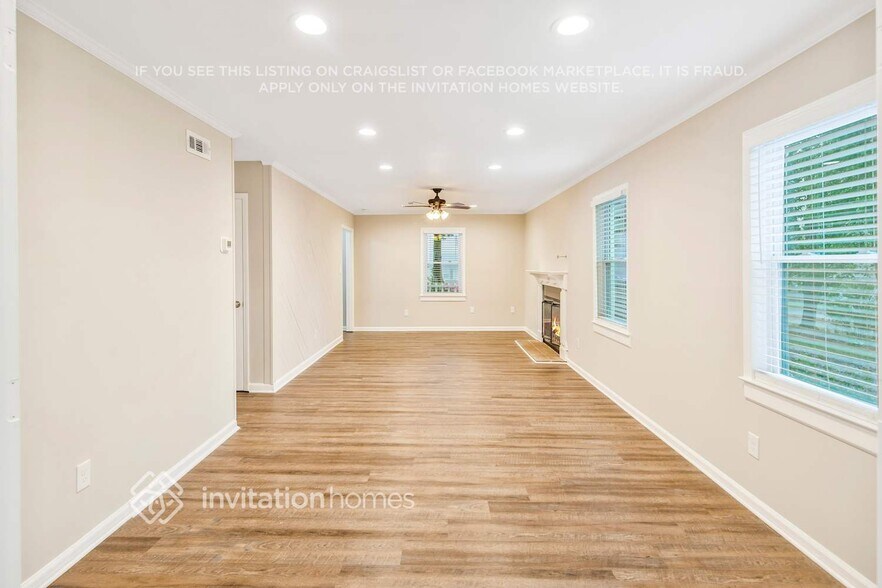 Building Photo - 124 Plaza Dr