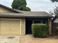 Building Photo - UPDATED 3 BEDROOM DUPLEX IN SACRAMENTO!