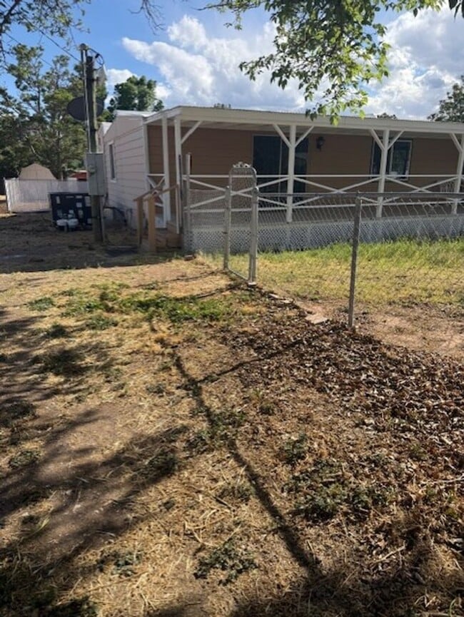 Building Photo - 3 Bedroom Spacious Home - Contact Property Pros