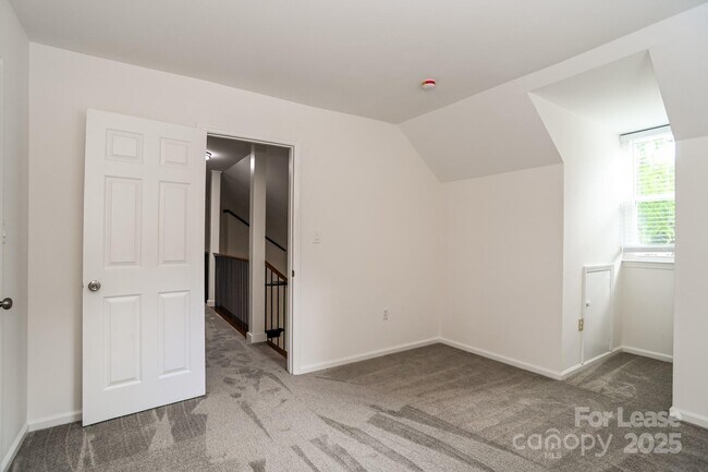 Building Photo - 8506 Ducksbill Dr