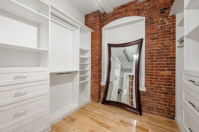 Building Photo - 21 Wormwood St