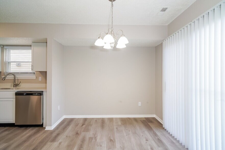 Building Photo - 8336 Country Creek Dr