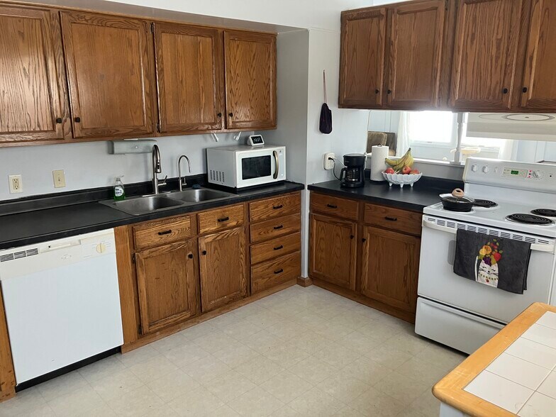 Building Photo - 116 Caribou St