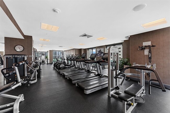 Building Photo - 950 Brickell Bay Dr