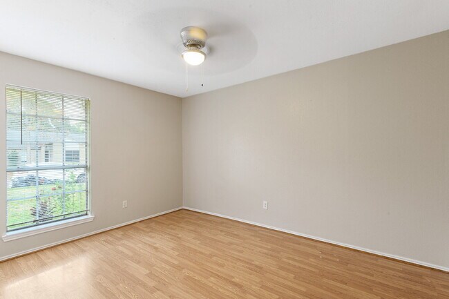 Building Photo - 18067 Garden Manor Dr