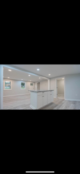 Kitchen Island - 6209 Strathmore Rd