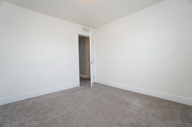 Building Photo - 1655 N Azurite Pl