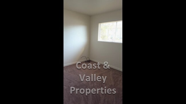 Building Photo - Spacious North Salinas Home