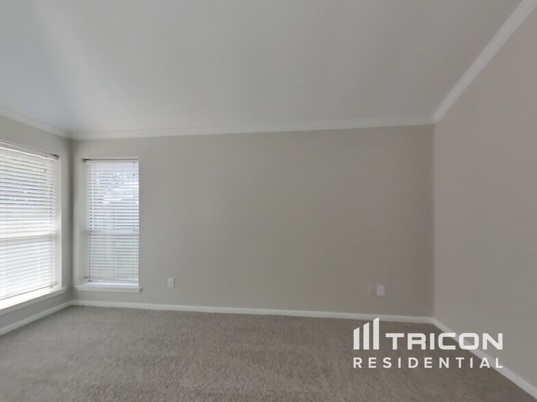 Building Photo - 10326 Emerald Oaks Dr