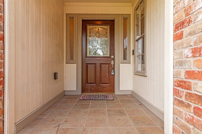 Building Photo - 23826 Farm Hill Dr