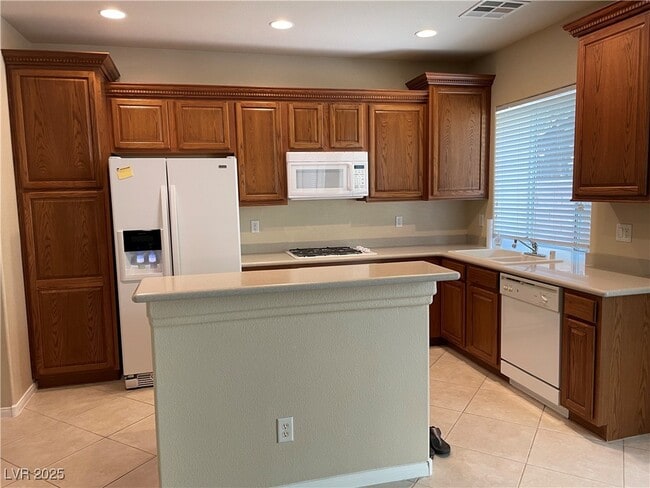 Building Photo - 9779 Twin Ponds Ct
