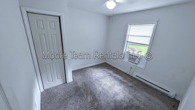 Building Photo - Cozy 2 Bed House with Deck & Yard