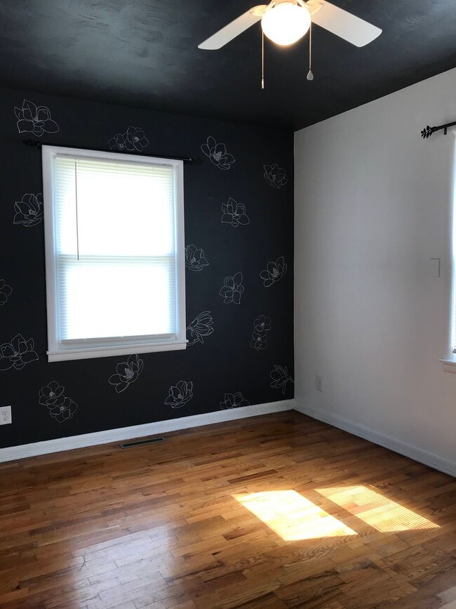Building Photo - Charming Springfield home off South Campbell