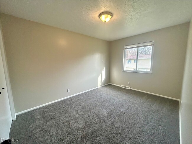 Building Photo - 4165 Vira Rd