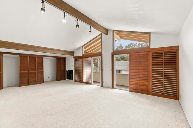 Building Photo - 2957 Seaview Ave