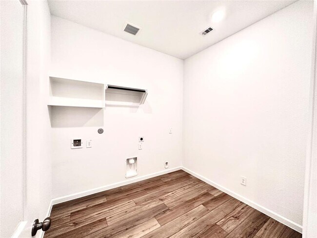 Building Photo - 18330 Tiger Flowers Dr