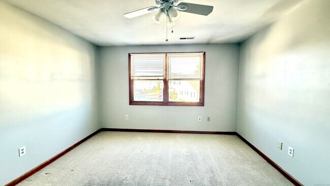 Building Photo - 4 Persimmon Ln