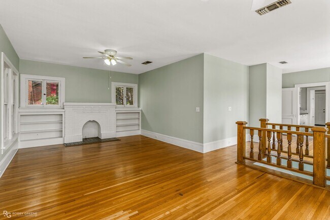 Building Photo - 2 bedroom duplex