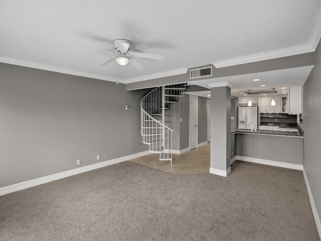 Building Photo - 620 Tennis Club Dr