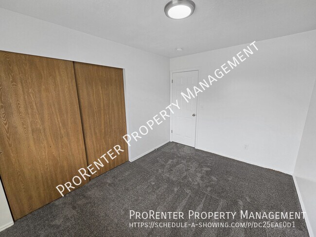 Building Photo - 239 E 975 S